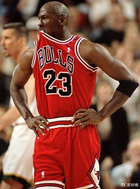 乔丹：我连续11场30+，科比：我连续16场30+，他：麻烦让一让|科比·布莱恩特|凯文·杜兰特|俄克拉荷马雷霆队|奥兰多魔术队|迈克尔·乔丹_新浪体育_新浪新闻